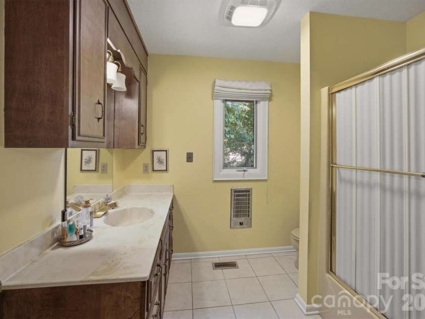 2718 Arden Drive, Lenoir, NC 28645.  MLS# CAR4377274, YatesRealty ID 27506. 