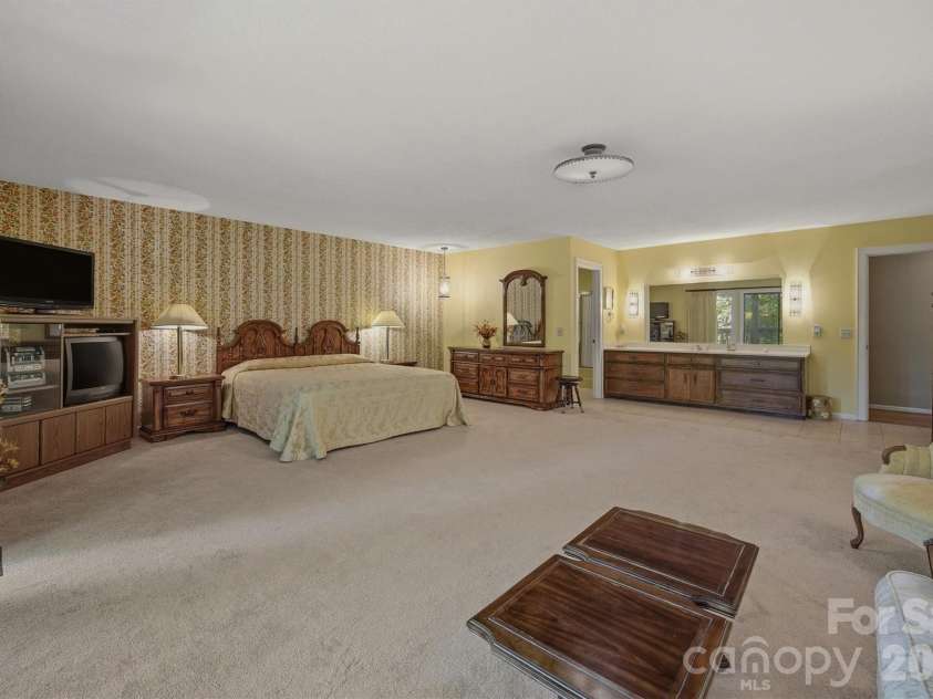 2718 Arden Drive, Lenoir, NC 28645.  MLS# CAR4377274, YatesRealty ID 27506. 
