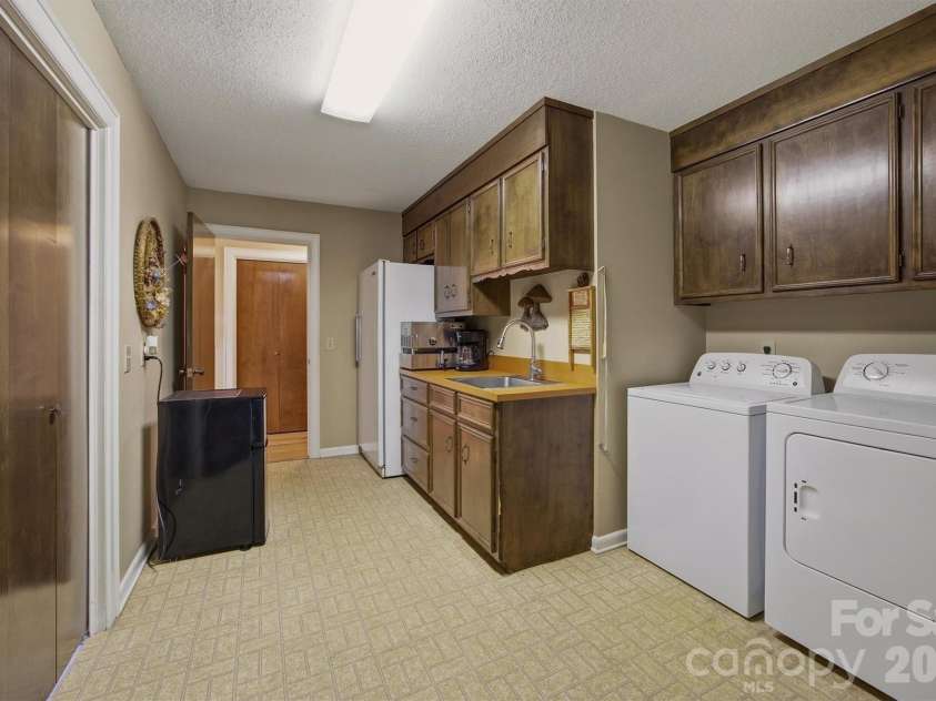 2718 Arden Drive, Lenoir, NC 28645.  MLS# CAR4377274, YatesRealty ID 27506. 