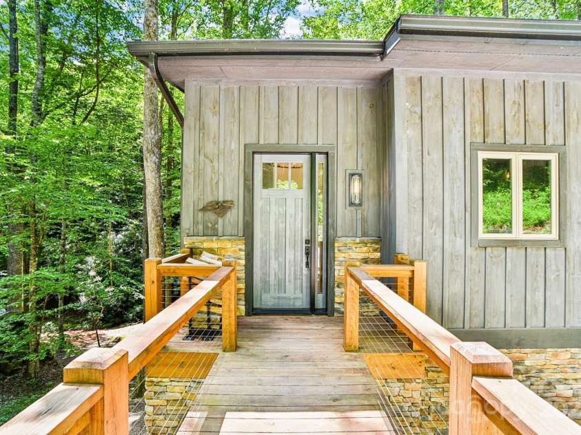 35 Creekside Village Court, Sapphire, NC 28774.  MLS# CAR4279036, YatesRealty ID 27508. 