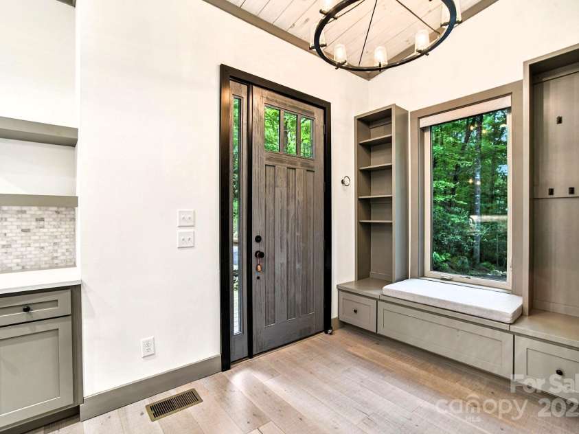 35 Creekside Village Court, Sapphire, NC 28774.  MLS# CAR4279036, YatesRealty ID 27508. 