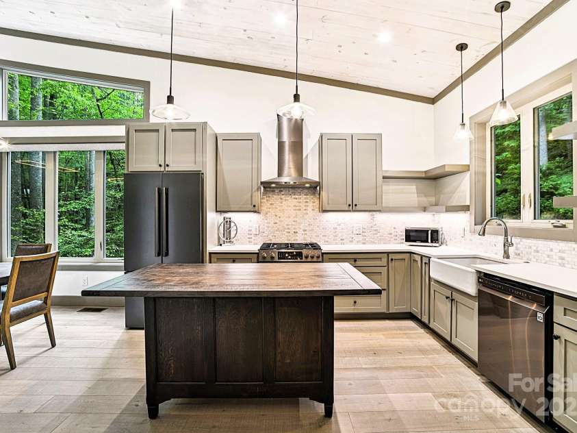 35 Creekside Village Court, Sapphire, NC 28774.  MLS# CAR4279036, YatesRealty ID 27508. 