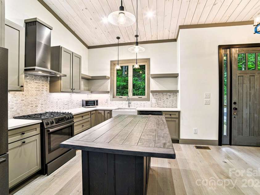 35 Creekside Village Court, Sapphire, NC 28774.  MLS# CAR4279036, YatesRealty ID 27508. 