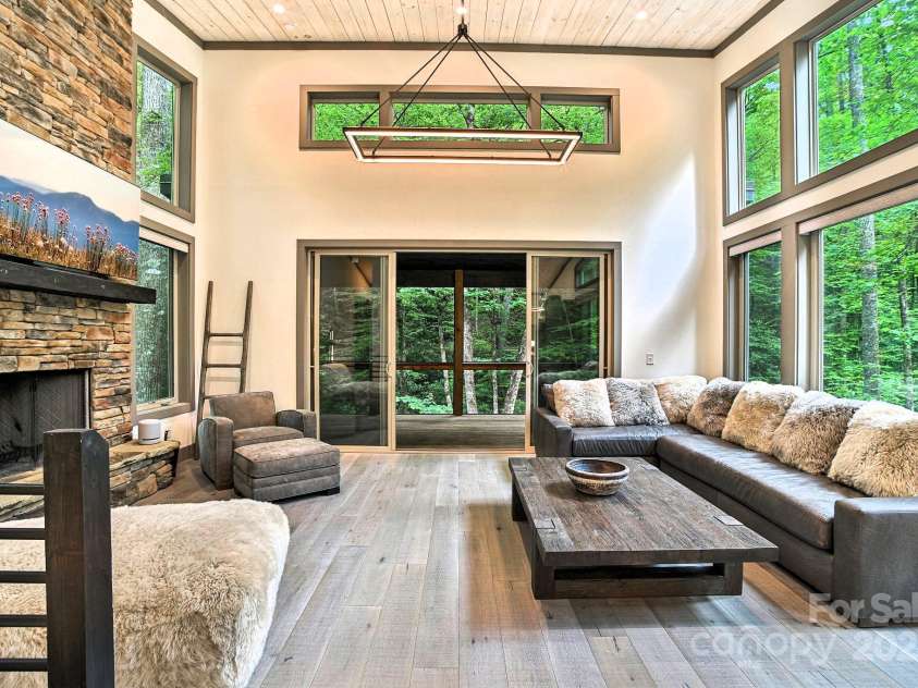 35 Creekside Village Court, Sapphire, NC 28774.  MLS# CAR4279036, YatesRealty ID 27508. 