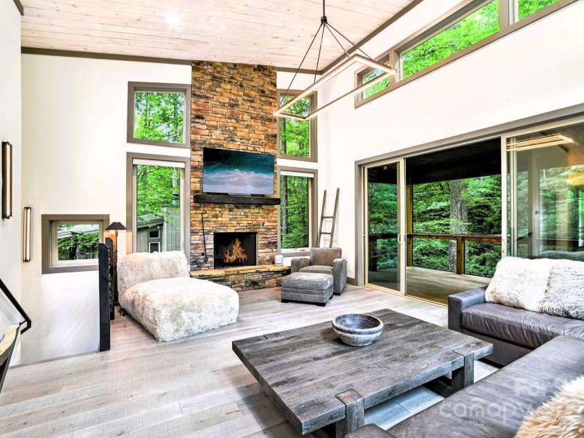 35 Creekside Village Court, Sapphire, NC 28774.  MLS# CAR4279036, YatesRealty ID 27508. 