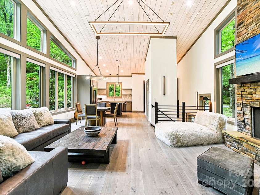 35 Creekside Village Court, Sapphire, NC 28774.  MLS# CAR4279036, YatesRealty ID 27508. 