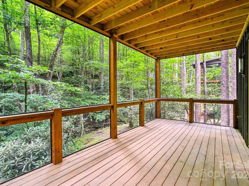 35 Creekside Village Court, Sapphire, NC 28774.  MLS# CAR4279036, YatesRealty ID 27508. 