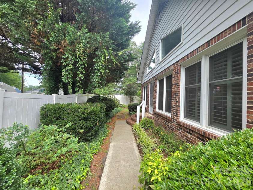 687 A Carlton Drive, Gastonia, NC 28054.  MLS# CAR4387963, YatesRealty ID 27508. 