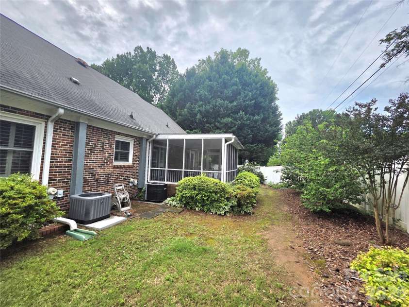 687 A Carlton Drive, Gastonia, NC 28054.  MLS# CAR4387963, YatesRealty ID 27508. 