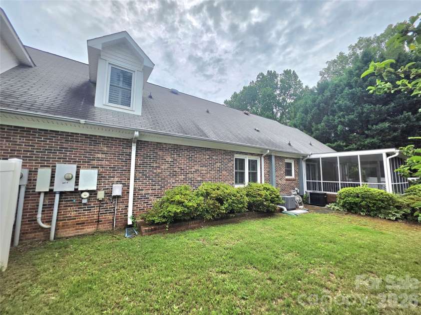 687 A Carlton Drive, Gastonia, NC 28054.  MLS# CAR4387963, YatesRealty ID 27508. 