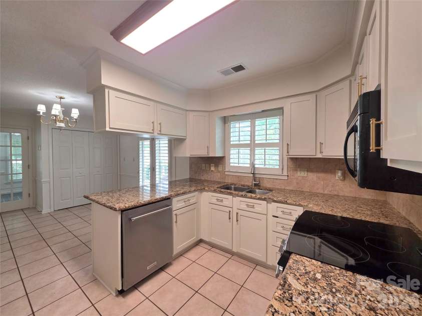 687 A Carlton Drive, Gastonia, NC 28054.  MLS# CAR4387963, YatesRealty ID 27508. Updated kitchen