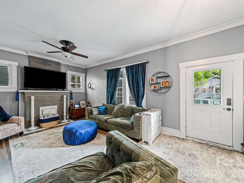 116 4th Avenue, Gastonia, NC 28052.  MLS# CAR4378737, YatesRealty ID 27509. 