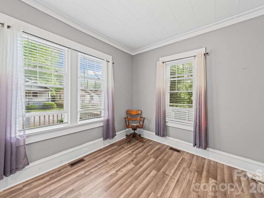 116 4th Avenue, Gastonia, NC 28052.  MLS# CAR4378737, YatesRealty ID 27509. 