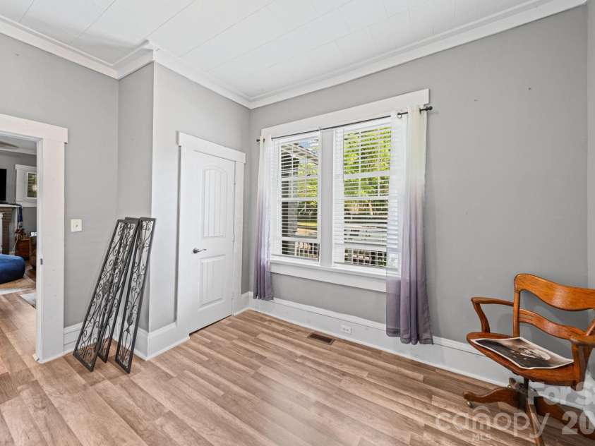 116 4th Avenue, Gastonia, NC 28052.  MLS# CAR4378737, YatesRealty ID 27509. 