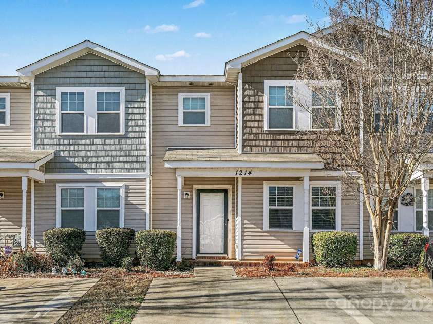 1214 Phil Oneil Drive, Charlotte, NC 28215.  MLS# CAR4331300, YatesRealty ID 2751. 