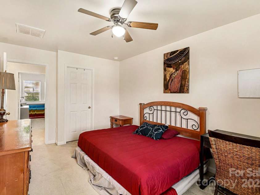 1214 Phil Oneil Drive, Charlotte, NC 28215.  MLS# CAR4331300, YatesRealty ID 2751. 