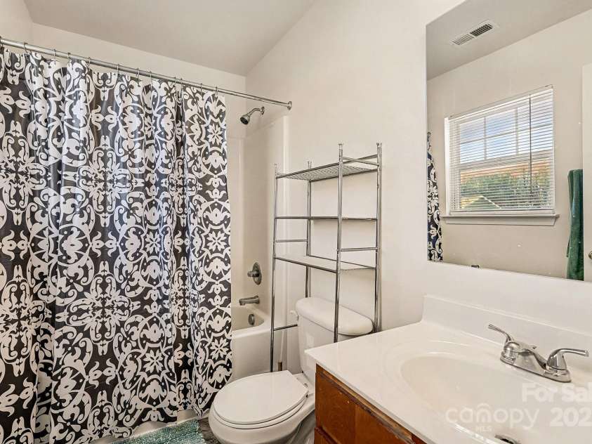 1214 Phil Oneil Drive, Charlotte, NC 28215.  MLS# CAR4331300, YatesRealty ID 2751. 