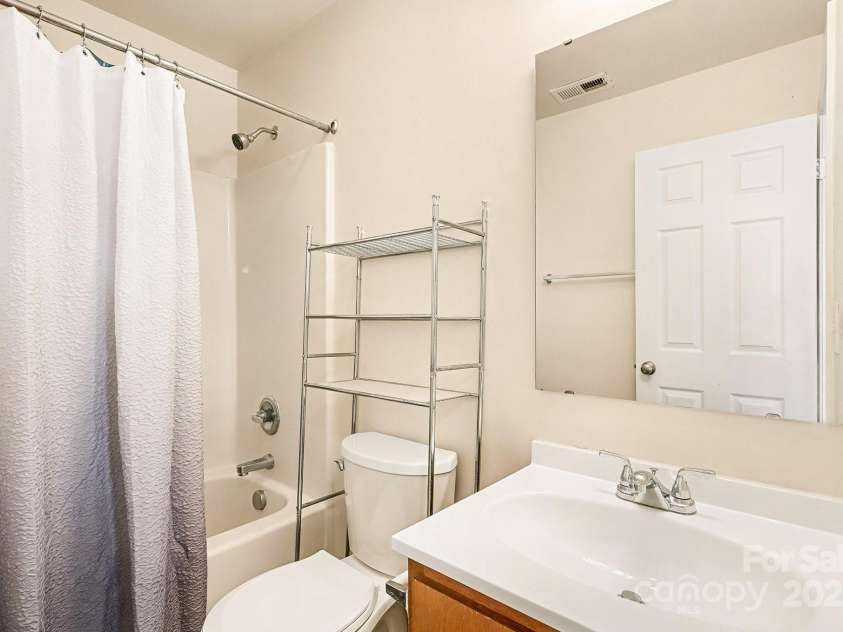 1214 Phil Oneil Drive, Charlotte, NC 28215.  MLS# CAR4331300, YatesRealty ID 2751. 