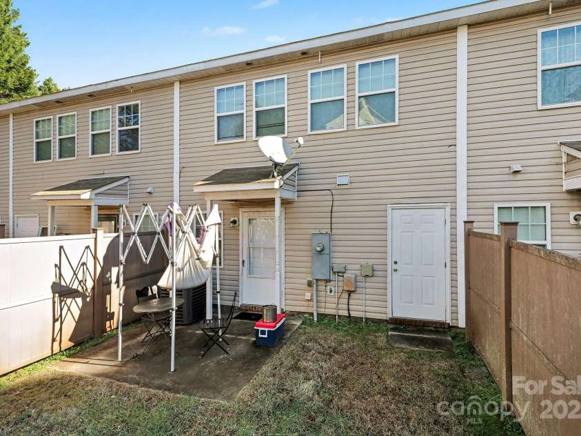 1214 Phil Oneil Drive, Charlotte, NC 28215.  MLS# CAR4331300, YatesRealty ID 2751. 