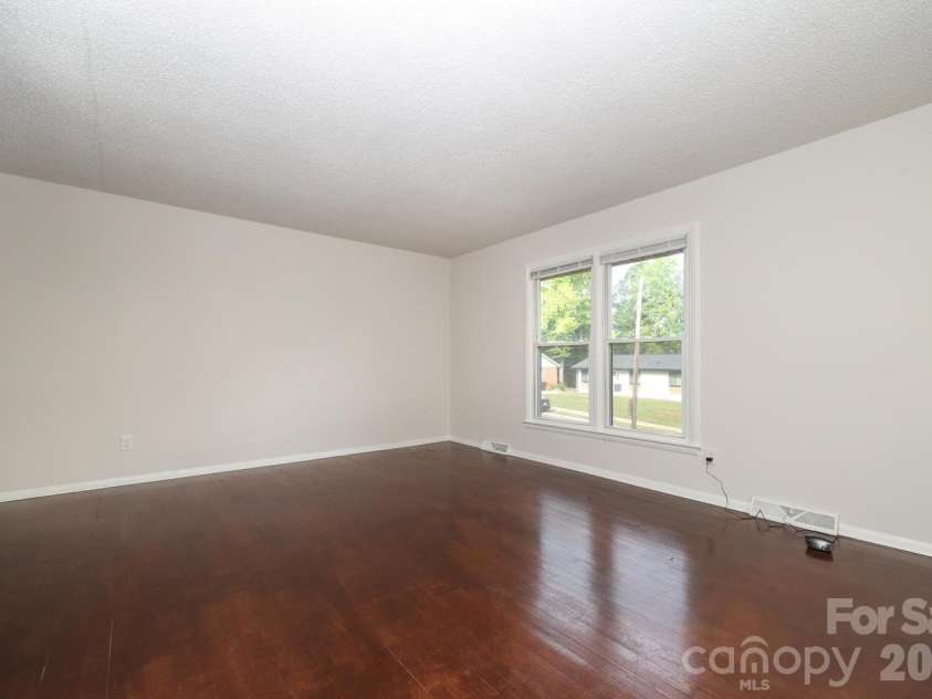 5001 Springview Road, Charlotte, NC 28213.  MLS# CAR4382677, YatesRealty ID 27510. 