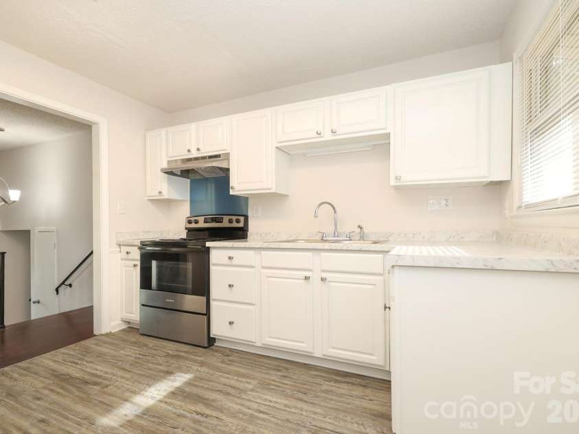 5001 Springview Road, Charlotte, NC 28213.  MLS# CAR4382677, YatesRealty ID 27510. 