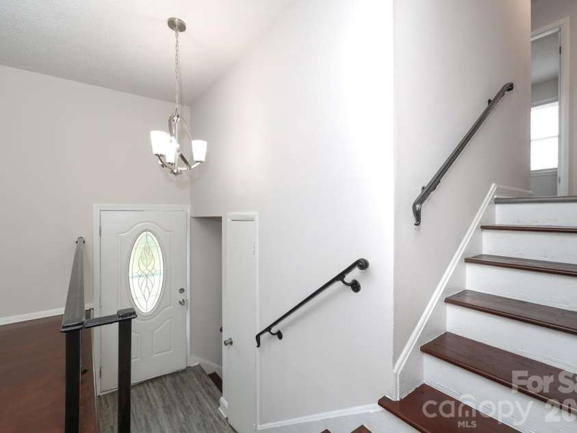 5001 Springview Road, Charlotte, NC 28213.  MLS# CAR4382677, YatesRealty ID 27510. 