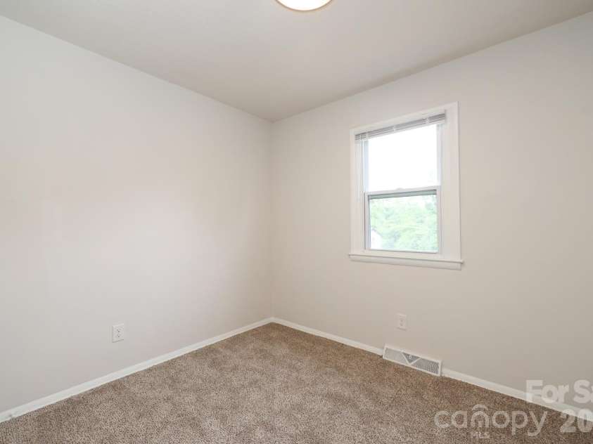 5001 Springview Road, Charlotte, NC 28213.  MLS# CAR4382677, YatesRealty ID 27510. 