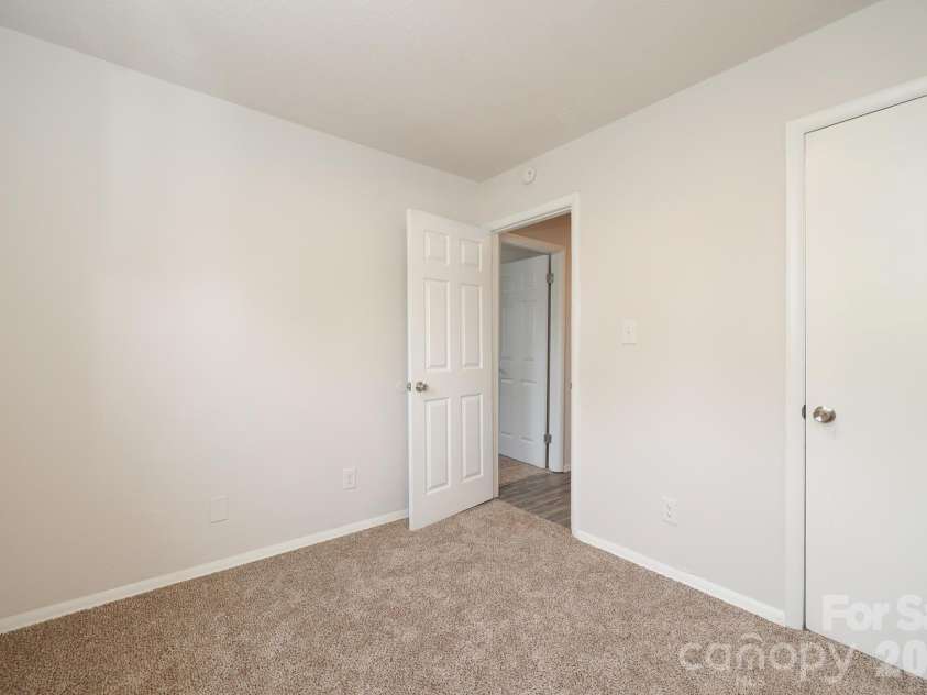 5001 Springview Road, Charlotte, NC 28213.  MLS# CAR4382677, YatesRealty ID 27510. 
