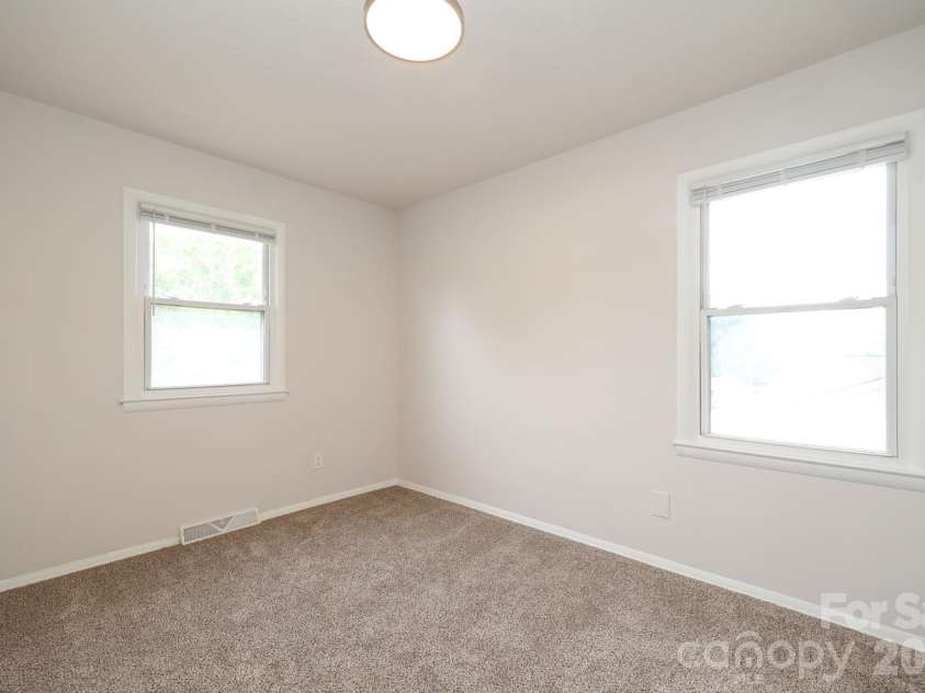 5001 Springview Road, Charlotte, NC 28213.  MLS# CAR4382677, YatesRealty ID 27510. 
