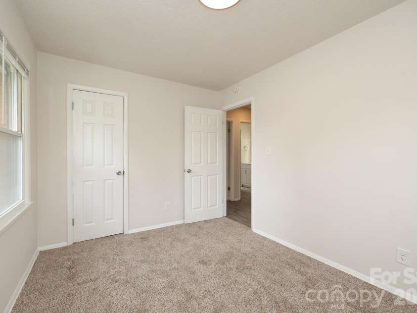 5001 Springview Road, Charlotte, NC 28213.  MLS# CAR4382677, YatesRealty ID 27510. 