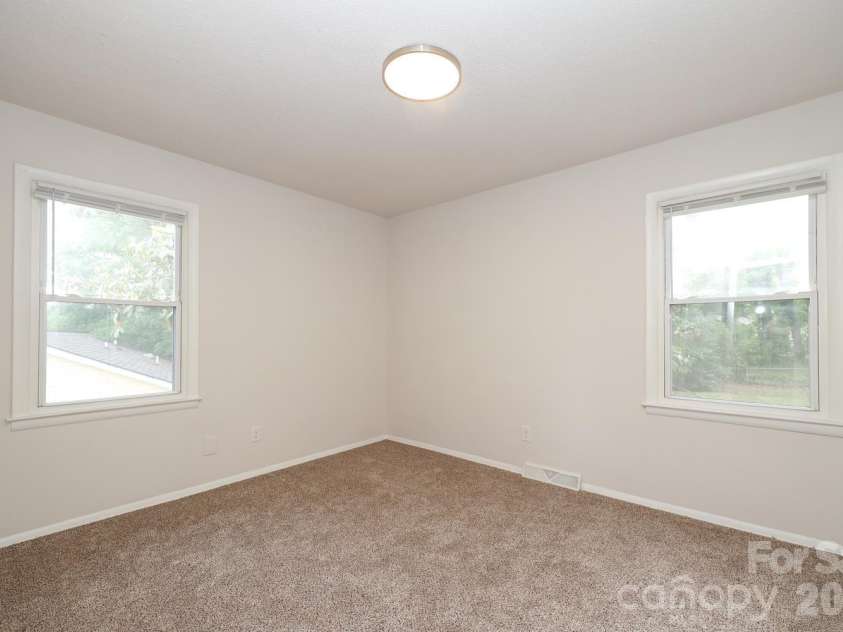 5001 Springview Road, Charlotte, NC 28213.  MLS# CAR4382677, YatesRealty ID 27510. 