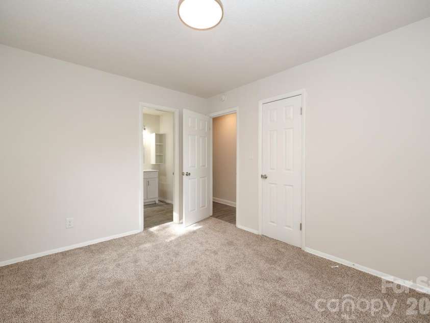 5001 Springview Road, Charlotte, NC 28213.  MLS# CAR4382677, YatesRealty ID 27510. 