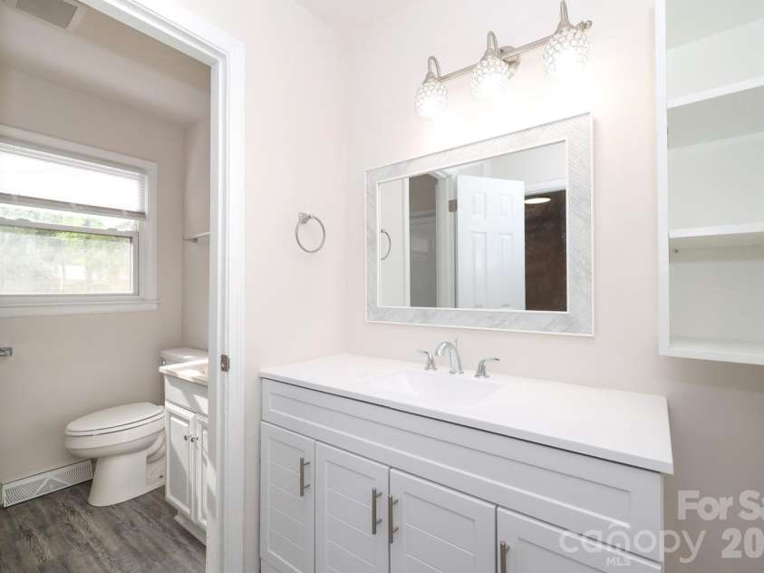 5001 Springview Road, Charlotte, NC 28213.  MLS# CAR4382677, YatesRealty ID 27510. 