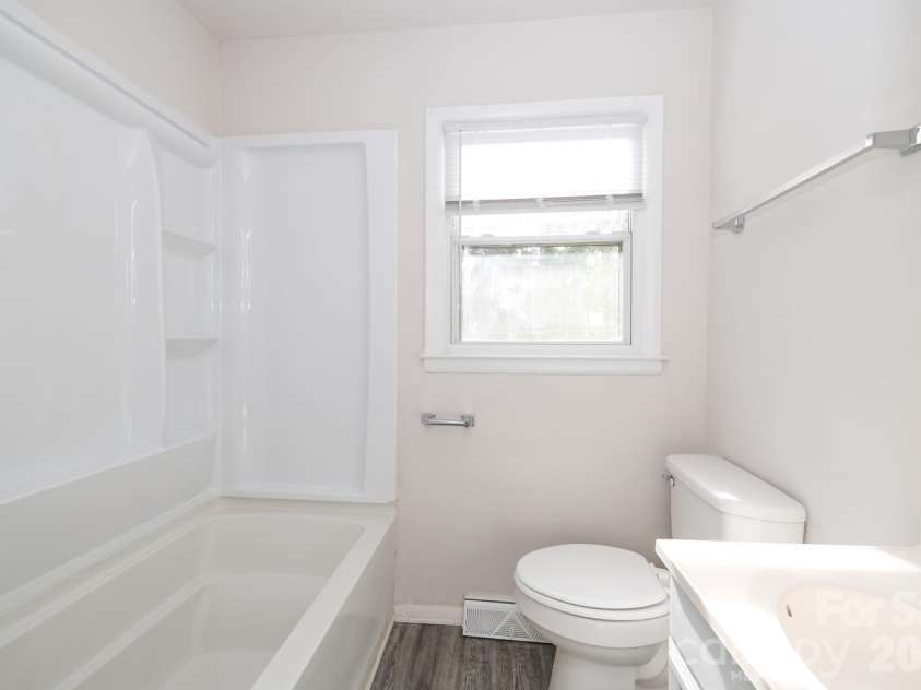 5001 Springview Road, Charlotte, NC 28213.  MLS# CAR4382677, YatesRealty ID 27510. 