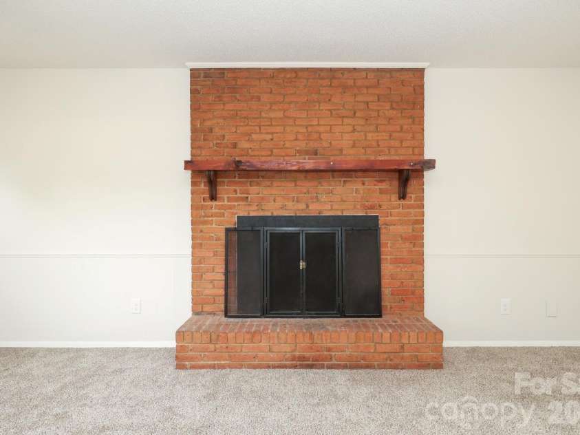5001 Springview Road, Charlotte, NC 28213.  MLS# CAR4382677, YatesRealty ID 27510. 