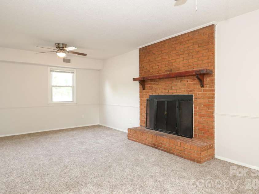 5001 Springview Road, Charlotte, NC 28213.  MLS# CAR4382677, YatesRealty ID 27510. 
