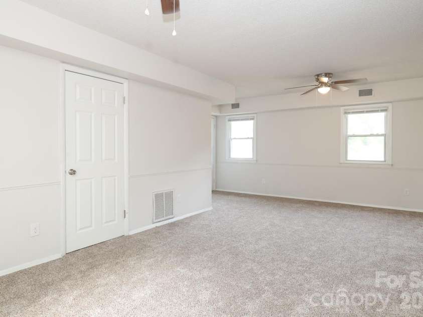 5001 Springview Road, Charlotte, NC 28213.  MLS# CAR4382677, YatesRealty ID 27510. 