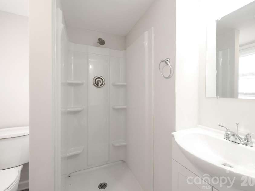 5001 Springview Road, Charlotte, NC 28213.  MLS# CAR4382677, YatesRealty ID 27510. 