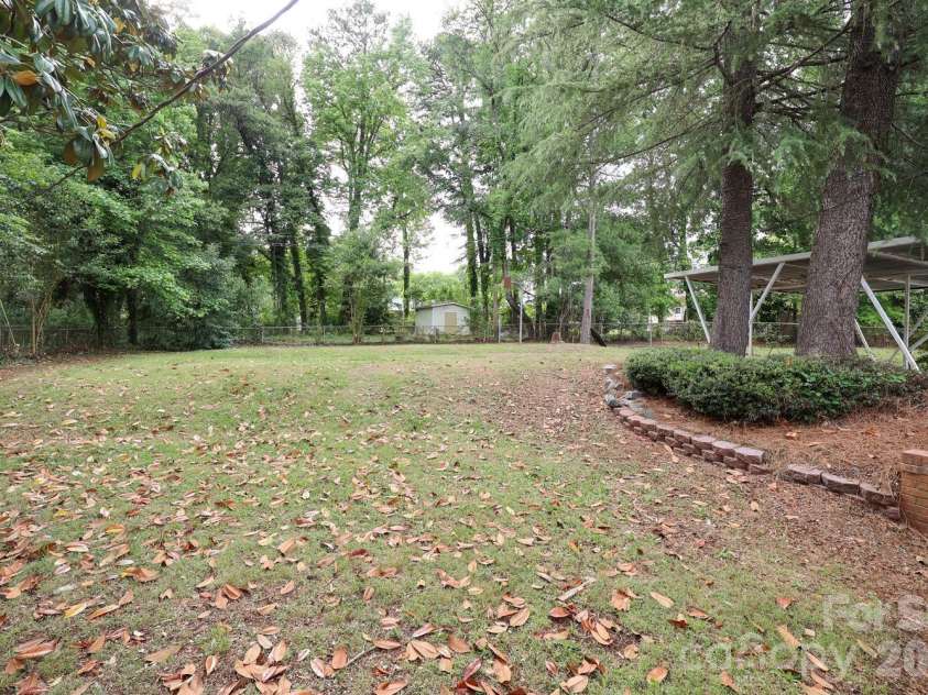 5001 Springview Road, Charlotte, NC 28213.  MLS# CAR4382677, YatesRealty ID 27510. 