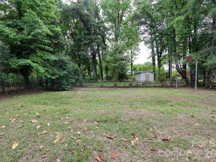5001 Springview Road, Charlotte, NC 28213.  MLS# CAR4382677, YatesRealty ID 27510. 
