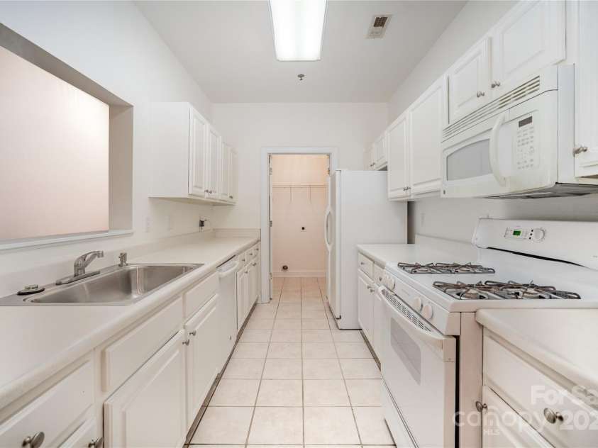 5617 Fairview Road, Charlotte, NC 28209.  MLS# CAR4315083, YatesRealty ID 27510. 