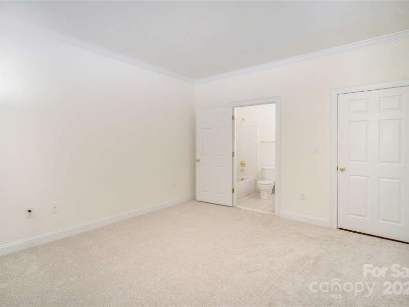 5617 Fairview Road, Charlotte, NC 28209.  MLS# CAR4315083, YatesRealty ID 27510. 