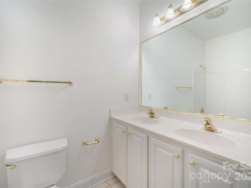 5617 Fairview Road, Charlotte, NC 28209.  MLS# CAR4315083, YatesRealty ID 27510. 