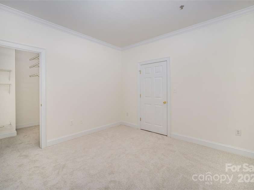 5617 Fairview Road, Charlotte, NC 28209.  MLS# CAR4315083, YatesRealty ID 27510. 