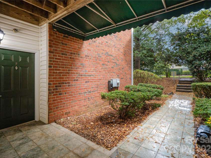 5617 Fairview Road, Charlotte, NC 28209.  MLS# CAR4315083, YatesRealty ID 27510. Ground Floor Convenience