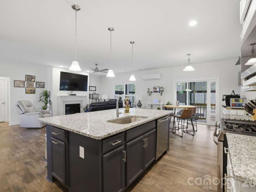 314 Potters Landing, Denton, NC 27239.  MLS# CAR4373532, YatesRealty ID 27512. 