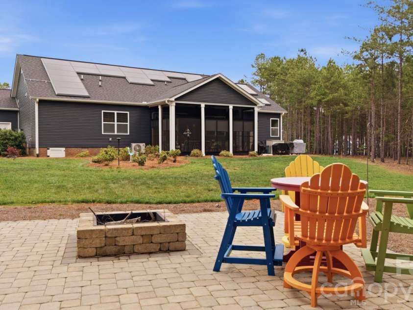 314 Potters Landing, Denton, NC 27239.  MLS# CAR4373532, YatesRealty ID 27512. Outdoor Firepit