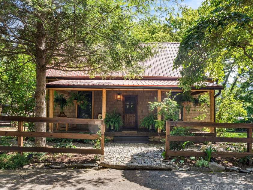 362 Spring Street, Hot Springs, NC 28743.  MLS# CAR4279244, YatesRealty ID 27512. 