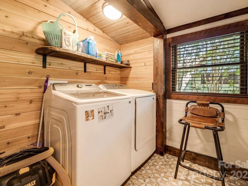 362 Spring Street, Hot Springs, NC 28743.  MLS# CAR4279244, YatesRealty ID 27512. 