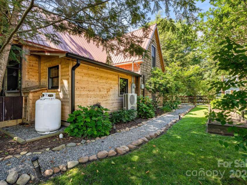 362 Spring Street, Hot Springs, NC 28743.  MLS# CAR4279244, YatesRealty ID 27512. 